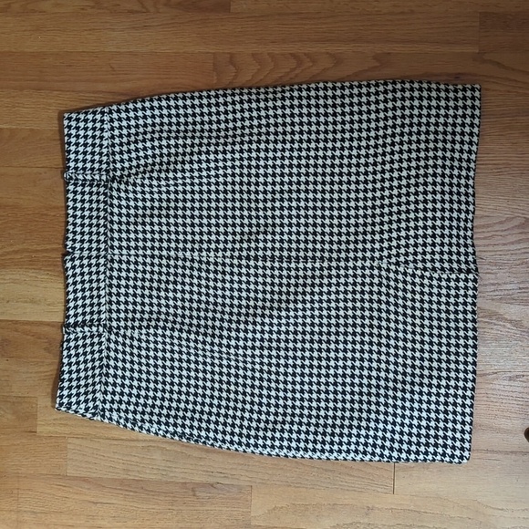 Covington Houndstooth Pencil Skirt - Size 14 | Chic Classic ♻️ - Picture 3 of 4
